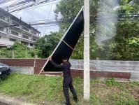 เจ้าหน้าที่เทศกิจ ลงพื้นที่เก็บป้ายโฆษณาไม่ได้รับอนุญาต พื้นที่เทศบาลนครแม่สอด
