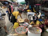 งานเทศกิจนครแม่สอด ออกตรวจความเรียบร้อยและจัดระเบียบตลาดเทศบาลนครแม่สอด 16 ส.ค.2566