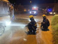 ดับเพลิงนครแม่สอด ออกระงับเหตุเพลิงไหม้รถยนต์ติดคอก บริเวณบ้านห้วยกะโหลก