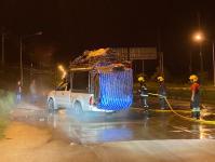 ดับเพลิงนครแม่สอด ออกระงับเหตุเพลิงไหม้รถยนต์ติดคอก บริเวณบ้านห้วยกะโหลก