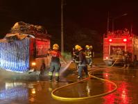 ดับเพลิงนครแม่สอด ออกระงับเหตุเพลิงไหม้รถยนต์ติดคอก บริเวณบ้านห้วยกะโหลก