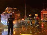 ดับเพลิงนครแม่สอด ออกระงับเหตุเพลิงไหม้รถยนต์ติดคอก บริเวณบ้านห้วยกะโหลก