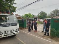 ดับเพลิงนครแม่สอด ออกตัดต้นไม้พาดผ่านสายไฟฟ้าหน้าบ้านประชาชน ซอย 9 ชุมชนสันต้นปิน