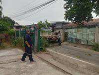 ดับเพลิงนครแม่สอด ออกตัดต้นไม้พาดผ่านสายไฟฟ้าหน้าบ้านประชาชน ซอย 9 ชุมชนสันต้นปิน