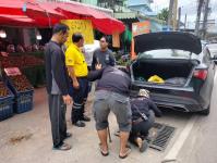 ออกช่วยเหลือประชาชน กุญแจตกท่อระบายน้ำ หน้าร้านเจริญภัณฑ์