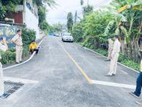 ผอ.กองยุทธศาสตร์และงบประมาณ ลงพื้นที่ตรวจรับโครงการปรับปรุงเสริมผิวจราจรแอสฟัสฟ์ติกคอนกรีต พร้อมยกฝาท่อระบายน้ำ บริเวณถนนชิดวนา ถนนชุมชนประชารักษ์ และถนนชุมชนสักทอง