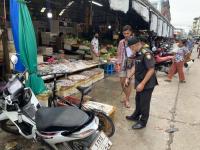งานเทศกิจนครแม่สอด ออกตรวจความเรียบร้อยและจัดระเบียบตลาดเทศบาลนครแม่สอด 28 ส.ค.2566