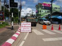 ดำเนินการโครงการปูยางแอสฟัลท์ติกคอนกรีต บริเวณถนนอิทรคีรีจากร้านเจ้าสัวถึงสะพานดำ