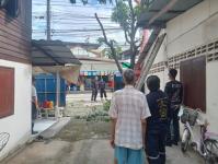 ดับเพลิงนครแม่สอด ออกตัดต้นไม้ บริเวณสี่แยกร้านขายปลา ชุมขนบัวคูณ