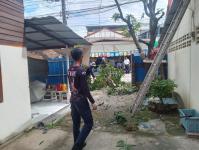 ดับเพลิงนครแม่สอด ออกตัดต้นไม้ บริเวณสี่แยกร้านขายปลา ชุมขนบัวคูณ