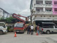 ดับเพลิงนครแม่สอด ออกตัดต้นไม้ บริเวณสี่แยกร้านขายปลา ชุมขนบัวคูณ