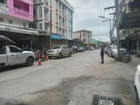 ดับเพลิงนครแม่สอด ออกตัดต้นไม้ บริเวณสี่แยกร้านขายปลา ชุมขนบัวคูณ