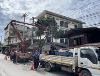 ดับเพลิงนครแม่สอด ออกตัดต้นไม้ บริเวณสี่แยกร้านขายปลา ชุมขนบัวคูณ