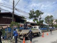 ดับเพลิงนครแม่สอด ออกตัดต้นไม้ บริเวณสี่แยกร้านขายปลา ชุมขนบัวคูณ