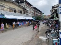 งานเทศกิจนครแม่สอด ออกะจัดระเบียบตลาดเทศบาลนครแม่สอดพร้อมอำนวยความสะดวกการจราจร กรณีกองช่างสุขาฯ ทำงาน 31 ส.ค.2566