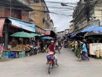 งานเทศกิจนครแม่สอด ออกะจัดระเบียบตลาดเทศบาลนครแม่สอดพร้อมอำนวยความสะดวกการจราจร กรณีกองช่างสุขาฯ ทำงาน 31 ส.ค.2566