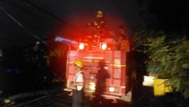 ดับเพลิงแม่สอด ออกระงับเหตุเพลิงไหม้สายไฟฟ้า ก่อนถึงสะพานชุมชนร่วมแรง