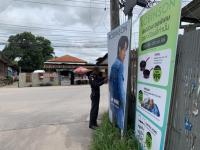 เทศกิจแม่สอด ออกดำเนินการจัดเก็บป้ายที่หมดอายุการติดตั้ง บริเวณแยกร้านกิ้กกะเฮิร์ท