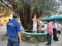 ดับเพลิงนครแม่สอด ออกตัดต้นไม้ภายในวัดบุญญาวาส