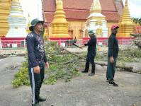 ดับเพลิงนครแม่สอด ออกตัดต้นไม้ภายในวัดบุญญาวาส