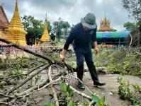 ดับเพลิงนครแม่สอด ออกตัดต้นไม้ภายในวัดบุญญาวาส