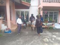 ดับเพลิงนครแม่สอด ออกจับงูบ้านประชาชน ชถมชนร่วมแรง