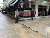เทศกิจนครแม่สอด ออกตรวจสอบเรื่องปล่อยน้ำเน่าเสีย ในตลาดเทศบาลนครแม่สอด