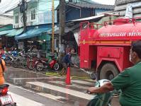 ดับเพลิงแม่สอด ออกฉีดล้างทำความสะอาดตลาดบ้านเหนือ