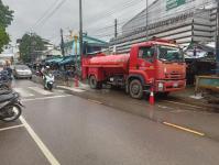 ดับเพลิงแม่สอด ออกฉีดล้างทำความสะอาดตลาดบ้านเหนือ