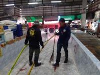 ดับเพลิงแม่สอด ออกฉีดล้างทำความสะอาดตลาดบ้านเหนือ