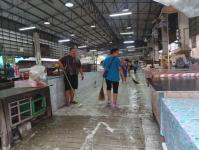 ดับเพลิงแม่สอด ออกฉีดล้างทำความสะอาดตลาดบ้านเหนือ