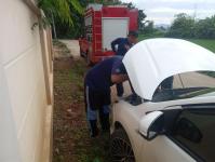 ดับเพลิงแม่สอด ออกช่วยเหลือลูกแมวติดภายในรถยนต์ประชาชน