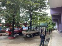 ดับเพลิงแม่สอด ออกตัดต้นไม้ภายในโรงเรียนเทศบาลวัดชุมพลคีรี