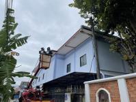 ดับเพลิงแม่สอด ออกกำจัดรังผึ้งบ้านประชาชน ชุมชนร่วมแรง