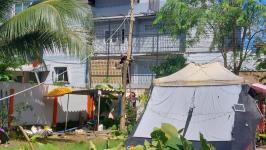 ดับเพลิงแม่สอด ออกตัดต้นไม้แนวสายไฟฟ้า บริเวณหลัง บริษัท AIA