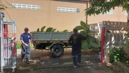 ดับเพลิงแม่สอด ออกตัดต้นไม้แนวสายไฟฟ้า บริเวณหลัง บริษัท AIA