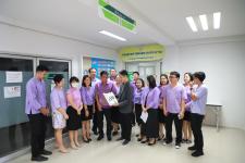 กองยุทธศาสตร์และงบประมาณ มอบของที่ระลึกแด่ผู้เกษียณอายุราชการและอายุงาน สังกัดเทศบาลนครแม่สอด