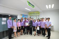 กองยุทธศาสตร์และงบประมาณ มอบของที่ระลึกแด่ผู้เกษียณอายุราชการและอายุงาน สังกัดเทศบาลนครแม่สอด