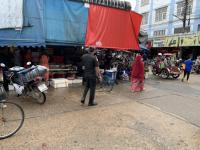 งานเทศกิจนครแม่สอด ออกตรวจความเรียบร้อยและจัดระเบียบตลาดเทศบาลนครแม่สอด 28-29 ก.ย.2566