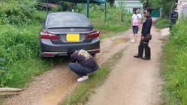 ดับเพลิงนครแม่สอด ออกช่วยเหลือประชาชน เหตุรถยนต์ติดหล่ม ซอยร้านก๋วยเตี๋ยวบ้านดิน
