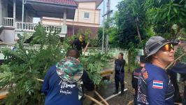 ดับเพลิงแม่สอด ออกตัดต้นไม้ภายในสำนักงานสรรพสามิตพื้นที่ตาก สาขาแม่สอด