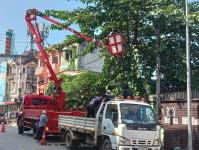 ดับเพลิงแม่สอด ตัดต้นไม้ หน้าบ้านประชาชน บริเวณถนนแม่สอด-แม่ตาว ทางไปโรงพยาบาลแม่สอด อำเภอแม่สอด จังหวัดตาก