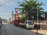 ดับเพลิงแม่สอด ตัดต้นไม้ หน้าบ้านประชาชน บริเวณถนนแม่สอด-แม่ตาว ทางไปโรงพยาบาลแม่สอด อำเภอแม่สอด จังหวัดตาก