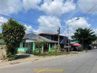 ดับเพลิงแม่สอด ตัดต้นไม้ หน้าบ้านประชาชน บริเวณถนนแม่สอด-แม่ตาว ทางไปโรงพยาบาลแม่สอด อำเภอแม่สอด จังหวัดตาก