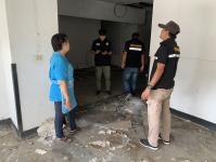 เทศกิจแม่สอด ออกตรวจสอบเหตุโจรขโมยสายไฟฟ้า ภายในโลตัสเล็กแม่สอด ร่วมตำรวจ สภ.แม่สอด