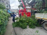 ดับเพลิงแม่สอด ออกตัดต้นไม้บริเวณบ้านทุ่งซอยกลาง ชุมชนบ้านทุ่ง