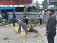 ดับเพลิงแม่สอด ออกตัดต้นไม้บริเวณบ้านทุ่งซอยกลาง ชุมชนบ้านทุ่ง