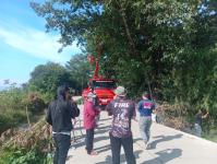 ดับเพลิงแม่สอด ออกตัดต้นไม้พาดสายไฟฟ้า บริเวณทางชลประทาน ชุมชนบัวคูณ