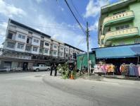 ดับเพลิงแม่สอด ออกตัดต้นไม้(มะยม) ตามคำร้องฯ บริเวณร้านขายเสื้อผ้า สี่แยกทางไปเทศบาลนครแม่สอด