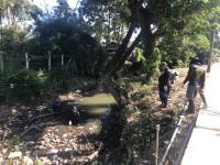 ดับเพลิงแม่สอด ออกเก็บกิ่งไม้และขยะในคลองสะพานชุมชนร่วมแรงก่อนถึงบ้านหัวฝาย